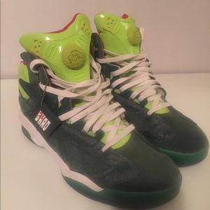 Shaq attaq ghost of Christmas present size 13